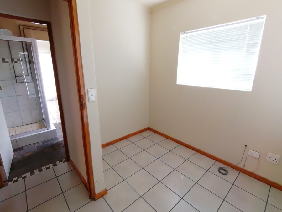 To Let 3 Bedroom Property for Rent in Country Club Western Cape